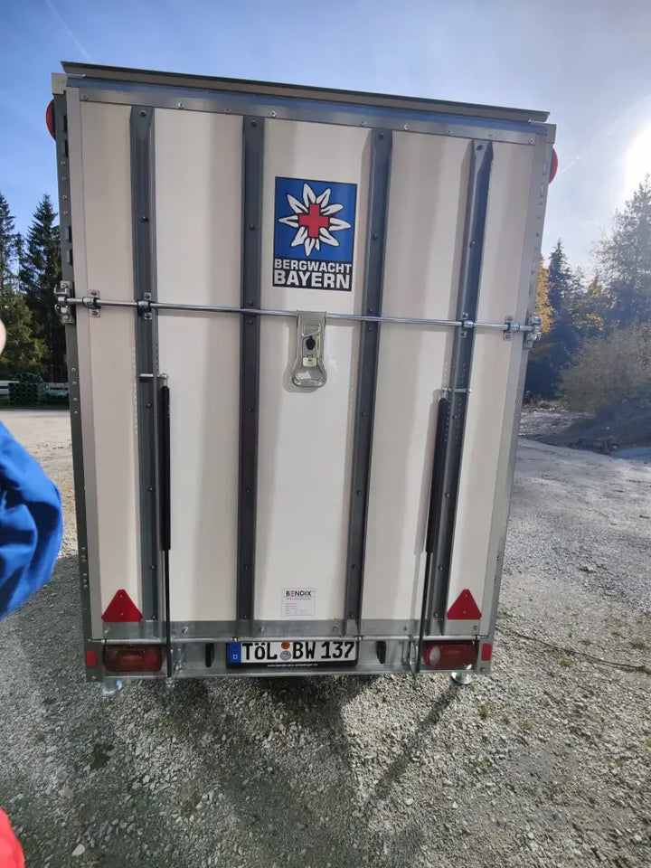 Kofferanhänger Mit Powerstation Und Solarmodule