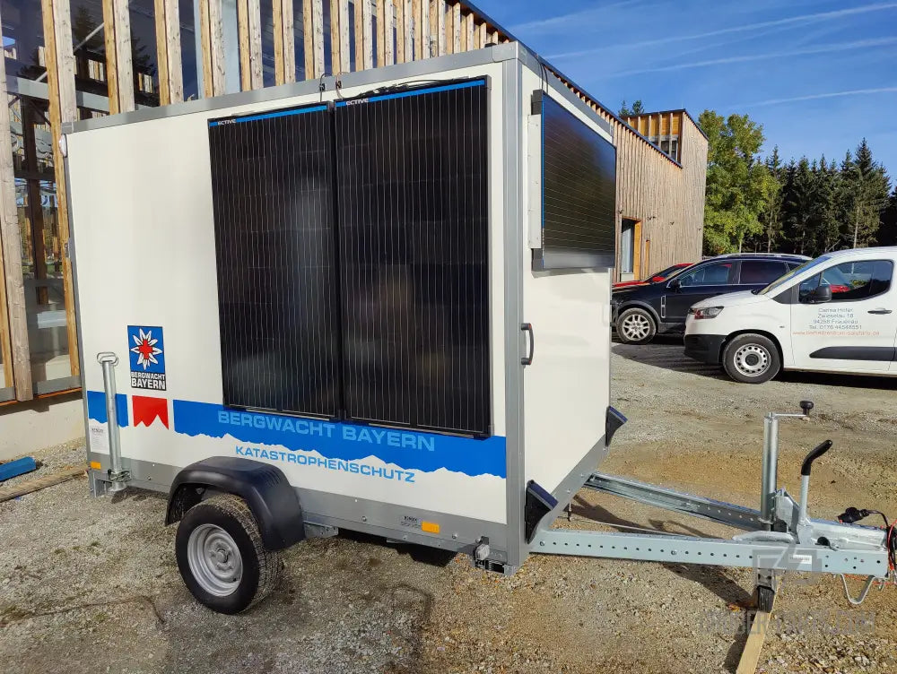 Kofferanhänger Mit Powerstation Und Solarmodule
