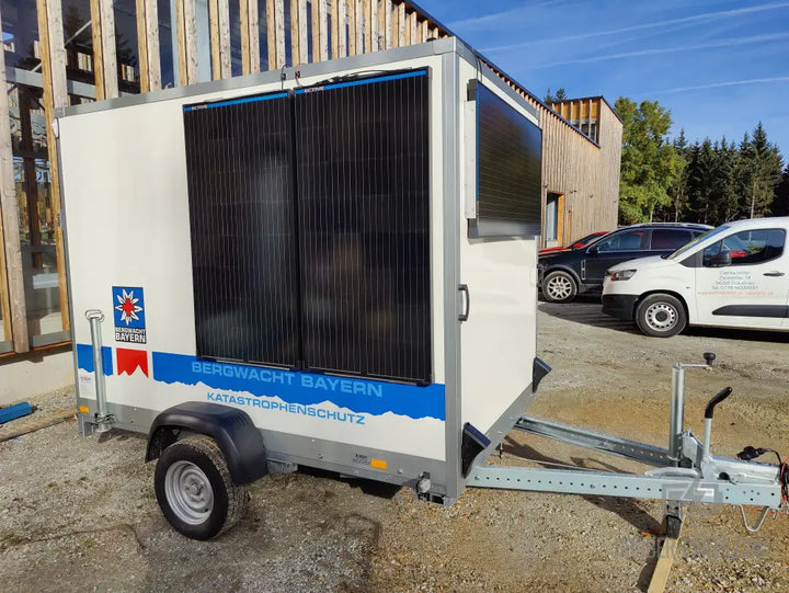 Kofferanhänger Mit Powerstation Und Solarmodule